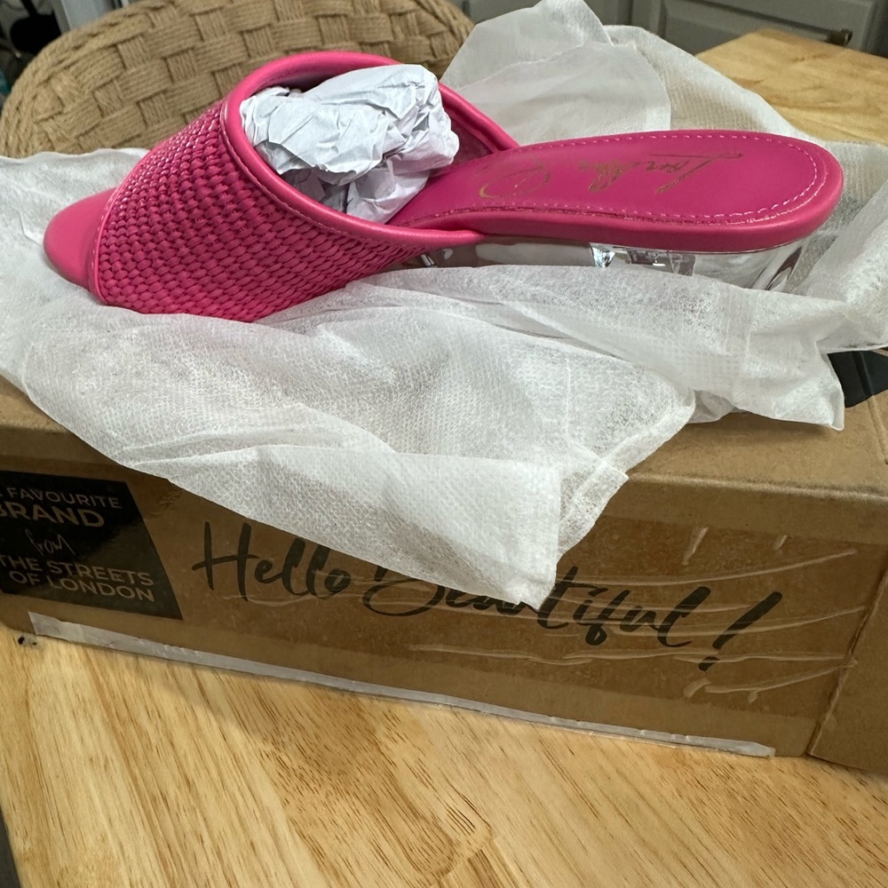 Elegant Fuchsia Woven Mules New in Box never worn